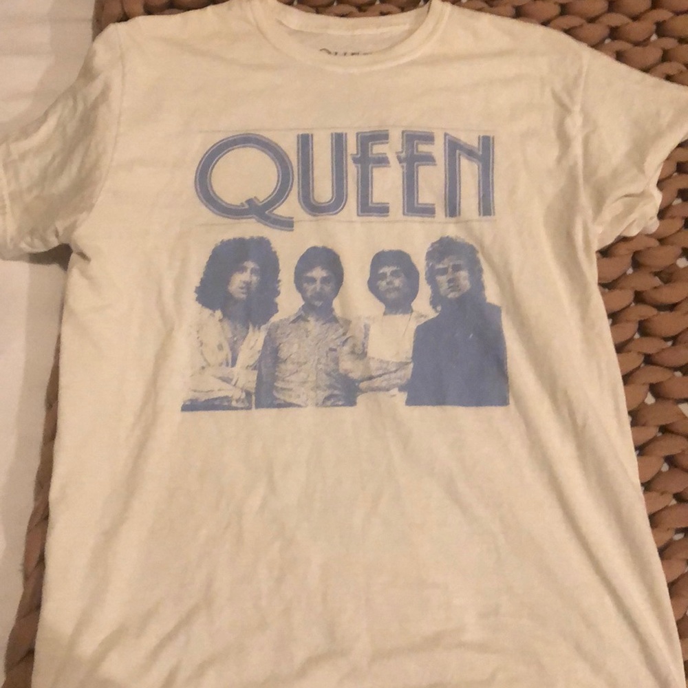 Queen Graphic Tee